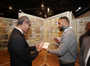 احتفالًا بيوم البريد  وزير الاتصالات يتفقد أجنحة معرض الرواد السنوى لهواة جمع الطوابع 