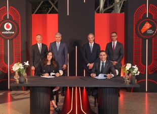 وزيرا الاتصالات  والسياحة  يشهدان توقيع اتفاقية بين شركتى ليجاسى للتنمية وفودافون   لتشغيل الخدمات بالمتحف المصرى الكبير